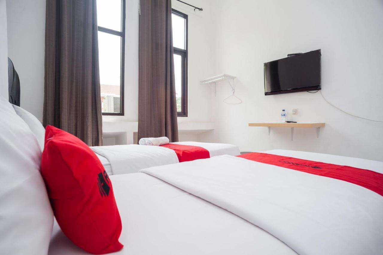 Hotel Reddoorz At Jalan Bangau Palembang Zewnętrze zdjęcie